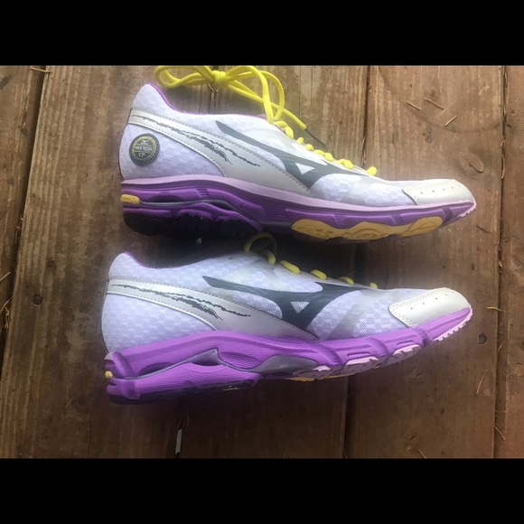 BRAND NEW Mizuno Wave Rider running shoes Sz 9.5 - Picture 5 of 8